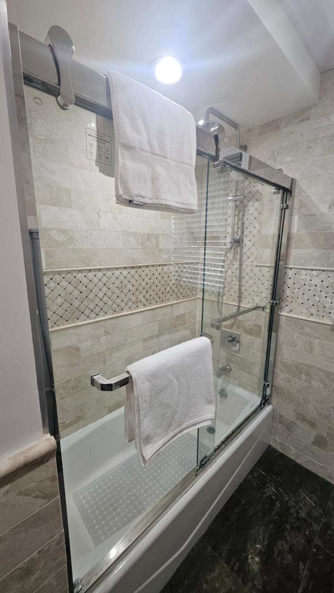 Luxury Hotel-Style Room In Queens, نيو يورك المظهر الخارجي الصورة